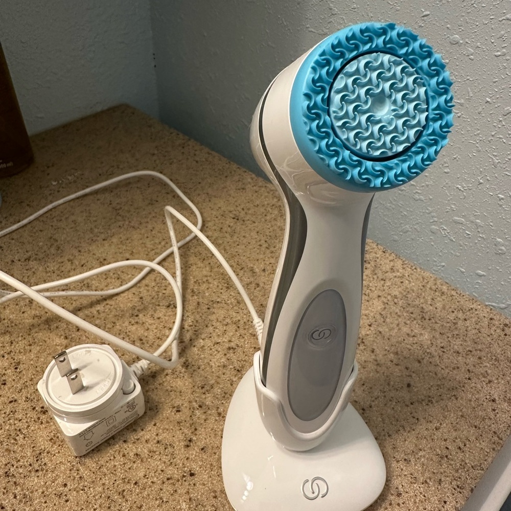 LumiSpa Facial Cleansing Brush